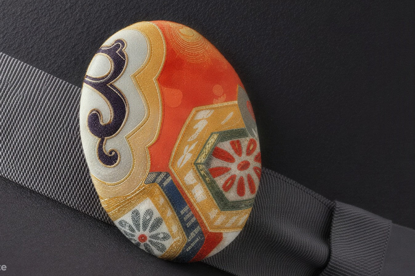 Spilla in seta di kimono giapponese / Spilla vintage giapponese per obi / Spilla floreale di carattere / Regalo unico fatto a mano / Arte indossabile【VKB-02】
