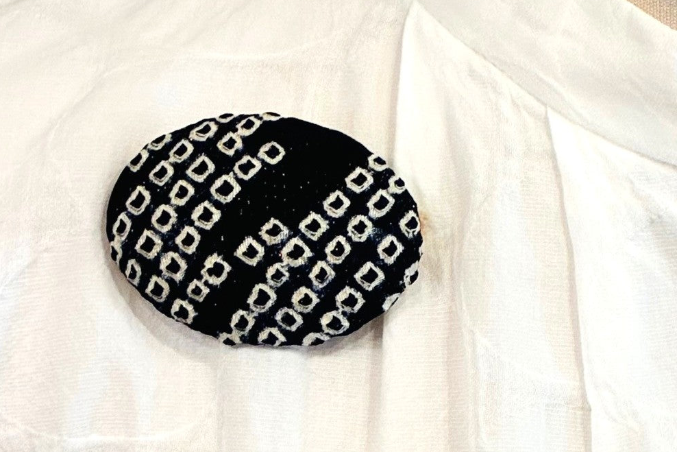 Spilla in seta di kimono giapponese / Spilla vintage per obi giapponese / Spilla floreale di tendenza / Regalo unico fatto a mano / Arte da indossare 【VKB-14】