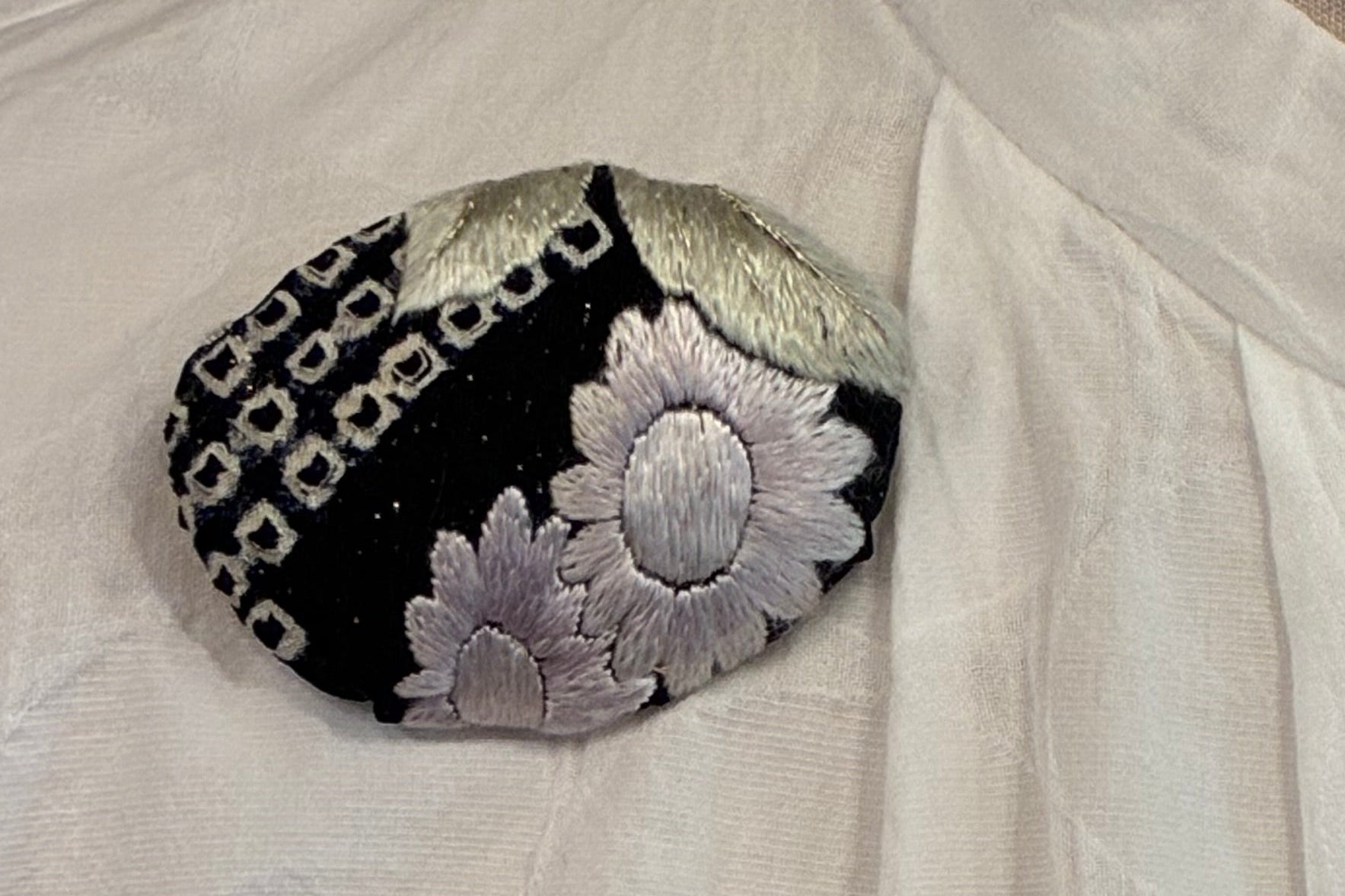 Spilla Kimono Giapponese in Seta / Spilla Obi Giapponese Vintage / Spilla Floreale Statement / Regalo Unico Fatto a Mano / Arte da Indossare【VKB-09】