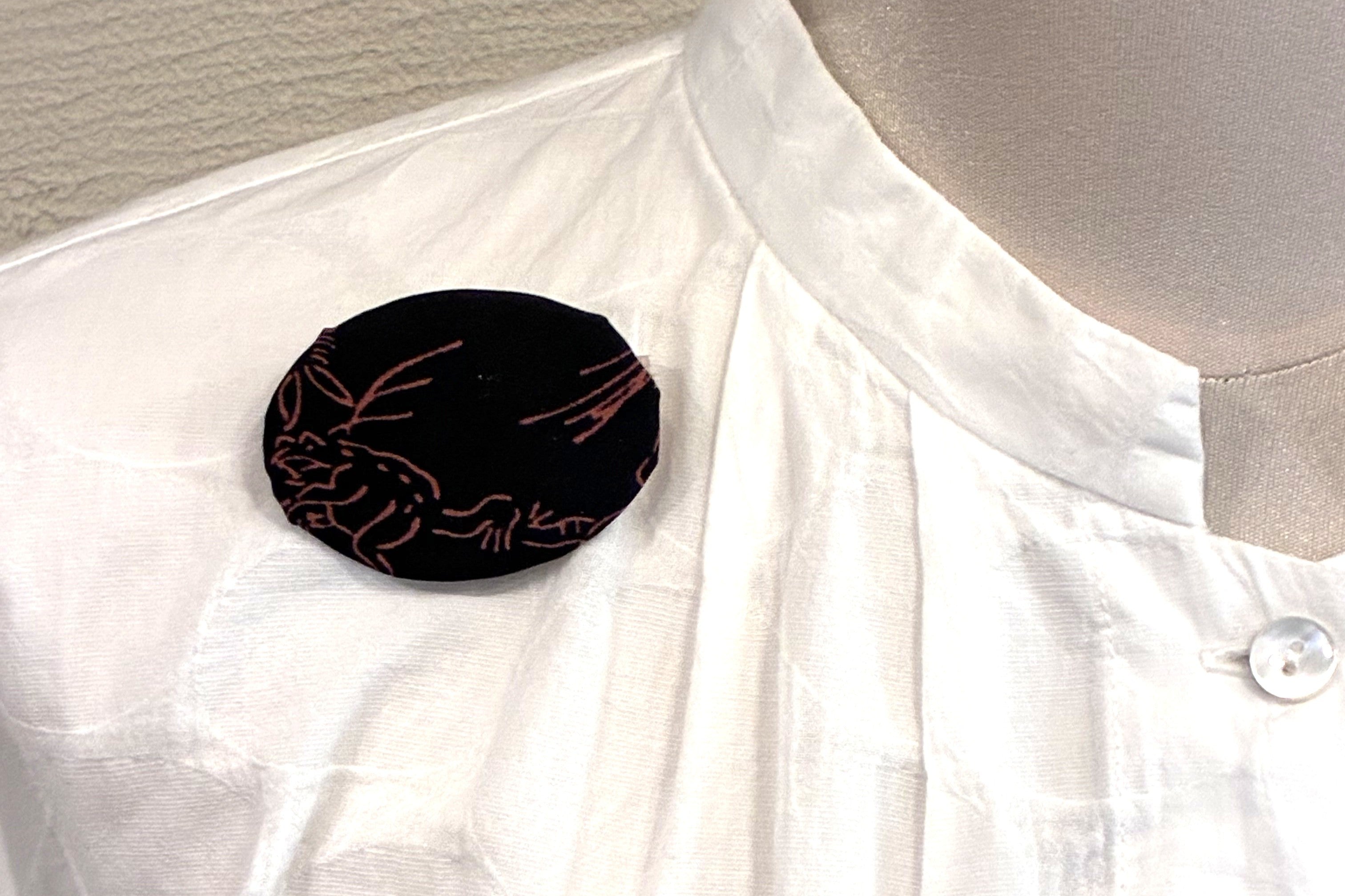 Spilla in seta di Kimono Giapponese / Spilla per Obi Giapponese Vintage / Spilla floreale di carattere / Regalo unico fatto a mano / Arte da indossare 【VKB-20】
