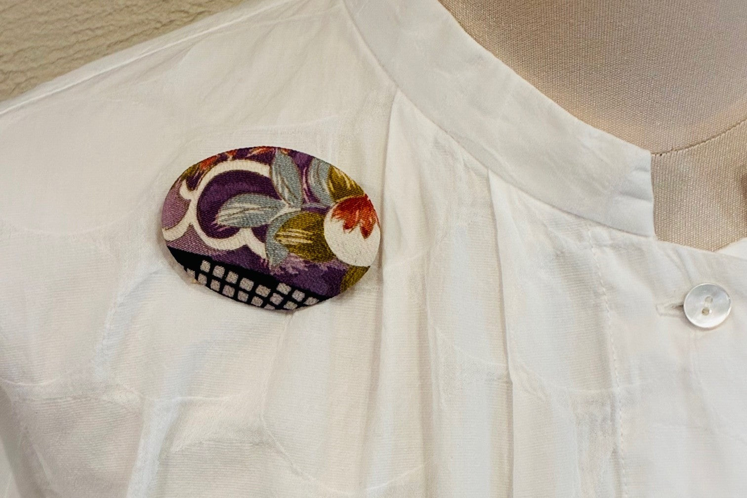 Spilla in seta di Kimono giapponese / Spilla vintage giapponese per Obi / Spilla floreale di tendenza / Regalo unico fatto a mano / Arte da indossare【VKB-16】
