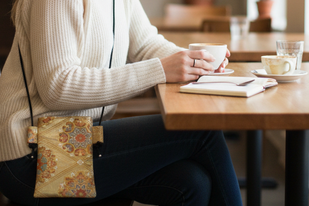 Japanese Obi Phone Bag, Japanese Silk Crossbody, Obi Smartphone Shoulder Bag, One of a Kind Gift, Lightweight Travel Bag【SS-11】