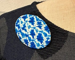 Spilla in seta di Kimono Giapponese / Spilla vintage Obi Giapponese / Spilla floreale di carattere / Regalo unico fatto a mano / Arte indossabile 【VKB-08】