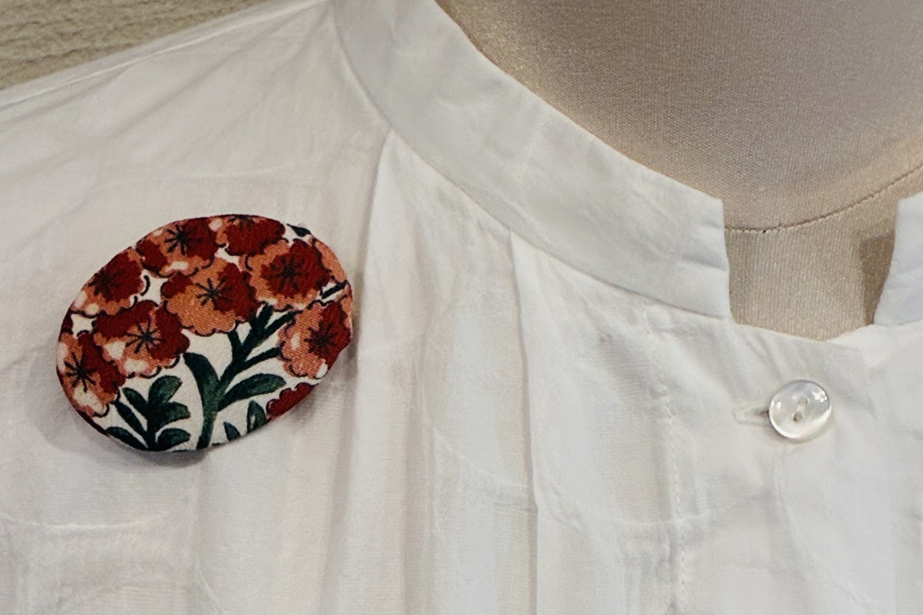 Spilla in seta di Kimono giapponese / Spilla vintage giapponese per Obi / Spilla floreale di tendenza / Regalo artigianale unico / Arte indossabile 【VKB-10】